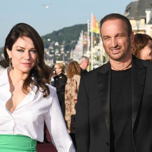 Emilie Dequenne (Tenue Society Room, Roger Vivier et Van Cleef & Arpels) et son mari Michel Ferracci - Tapis rouge - Cérémonie de clôture du 35ème festival de Cabourg, le 12 juin 2021.
© Coadic Guirec/Bestimage