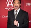 Cette hospitalisation intervient deux mois après l’interruption prématurée d’un autre concert, au cours duquel il s’était senti étourdi.

Lionel Richie au photocall du 5ème gala annuel The King's Trust Global Gala à New York, Etats-Unis, le 29 avril 2026.

© NDZ/StarMax/Bestimage
