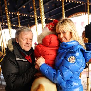 Aujourd'hui âgé de 19 ans, Malone Séchan est un élève brillant qui affiche, selon sa maman, des rêves de cinéma et non de musique...

Le chanteur français Renaud Séchan et Romane Serda posent à Disneyland Resort Paris le 12 février 2009, avec leur fils Malone. Photo par Thierry Orban/Abaca