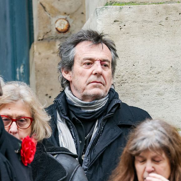 Jean-Luc Reichmann - Sortie des obsèques de Catherine Laborde en l’église Saint-Roch à Paris, le 6 février 2025. Décédée le 28 janvier 2025 à l'âge de 73 ans, l'ancienne présentatrice météo de TF1 (1988 - 2017) était atteinte de la maladie neurodégénérative à corps de Lewy. 
© Jacovides - Moreau / Bestimage