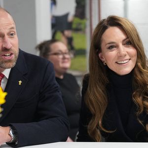 Le prince William et Kate Middleton ont décidé de passer leurs vacances de Pâques, unis, avec leurs enfants.

Le prince William, prince de Galles, et Catherine (Kate) Middleton, princesse de Galles, rencontrent des joueurs blessés, en marge du match du tournoi des Six Nations entre le Pays de Galles et l'Angleterre à Cardiff.
©Julien Burton / Bestimage