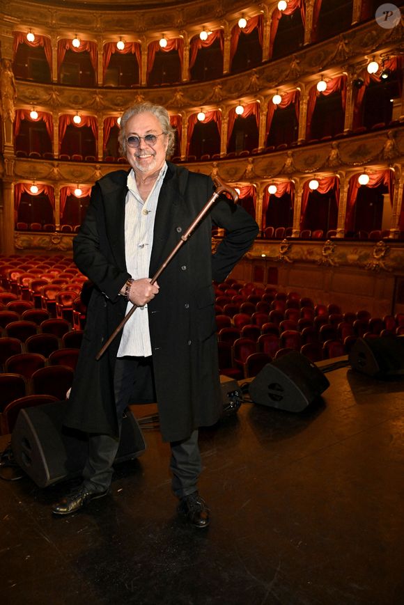 Patrick Hernandez durant la soirée caritative au profit de l'AMPA (Association Monégasque pour la recherche sur la maladie d’Alzheimer) et des vallées sinistrées après le passage de la tempête Alex, organisé par l'artiste S. Bolongaro à l'opéra de Nice, le 16 novembre 2022. © Bruno Bébert/Bestimage