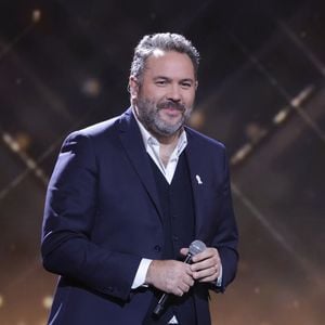 Exclusif - Bruce Toussaint lors de l'enregistrement de l'émission « Nos voix pour toutes » au profit de la Fondation des femmes à l'Adidas Arena, diffusée sur TMC le 25 novembre 2025, à Paris, France, le 19 novembre 2025. © Guirec-Moreau/Bestimage
