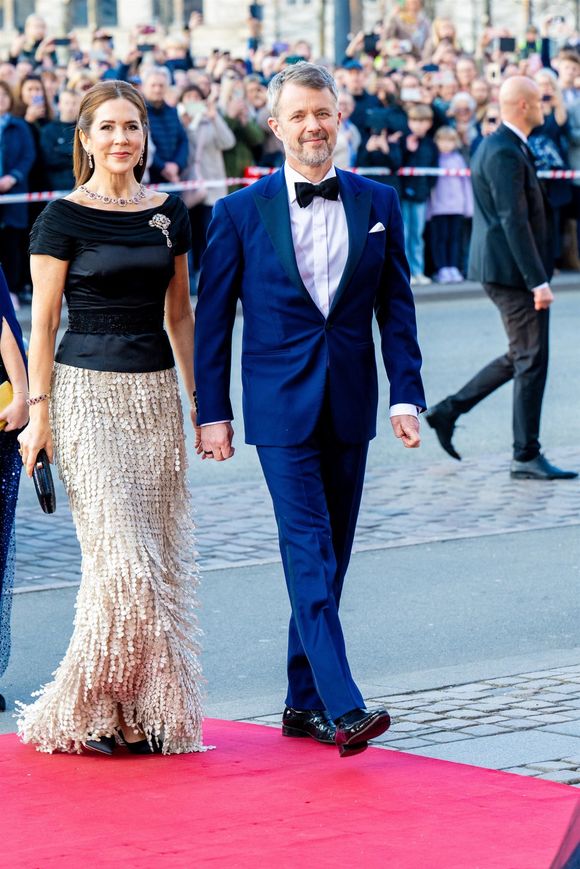 Des membres de la famille royale danoise assistent à un spectacle d'anniversaire sur la vieille scène du Théâtre royal danois de Copenhague à l'occasion du 18e anniversaire de la princesse Isabella (princesse Isabella de Danemark).
©Backgrid USA / Bestimage