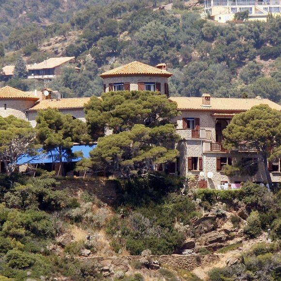 Le président français Nicolas Sarkozy et son épouse Carla Bruni-Sarkozy arrivent à la maison familiale des Bruni-Tedeschi à Cap Negre, Cavalaire, France, le 31 juillet 2009. Photo by ABACAPRESS.COM