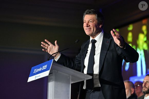 "La seule station qui garantit du soleil tout le séjour", a-t-elle assuré heureuse et épanouie.  

Christian Estrosi, le maire de Nice, accompagné de sa femme la journaliste et chroniqueuse de télé, Laura Tenoudji, a participé à la réunion de rentrée des Amis du Maire organisé dans la salle de spectacle du Palais de la Méditerranée à Nice, le 20 janvier 2023. © Bruno Bebert/Bestimage