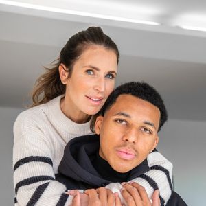 Exclusif - Sandrine Diouf et son fils Isaac posent dans leur maison à Marseille, France, le 16 janvier 2021. © Jean-René Santini/Bestimage