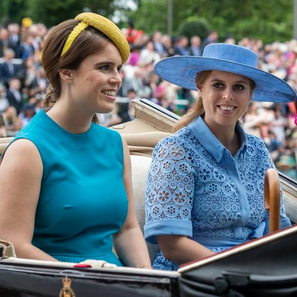 Une période bien difficile pour les princesses. 

La princesse Beatrice d’York et la princesse Eugenie d’York - La famille royale britannique et les souverains néerlandais lors de la première journée des courses d’Ascot 2019, à Ascot, Royaume Uni, le 18 juin 2019.
©AGENCE / BESTIMAGE