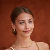 Stella Belmondo poursuit ses études à New York : coffee shops, musées et virées shopping, la fille de Jean-Paul Belmondo s’épanouit pleinement