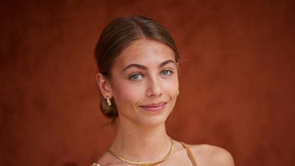 Stella Belmondo poursuit ses études à New York : coffee shops, musées et virées shopping, la fille de Jean-Paul Belmondo s’épanouit pleinement