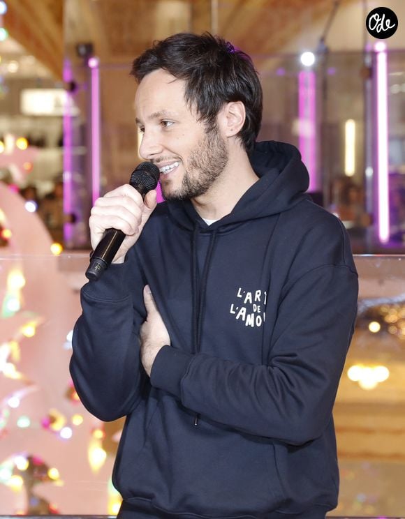 Vianney lors de l'inauguration du 130ème Noël aux Galeries Lafayette, et des illuminations des vitrines, à Paris, le 14 novembre 2024.

© Marc Ausset-Lacroix / Bestimage