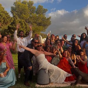 "Ma fille Manon vient de se marier avec Jeffrey Parton ! Nous sommes tous sur un petit nuage...", a-t-il écrit en légende d’une photo de mariage partagée sur Instagram samedi 20 septembre 2025.

Philippe Manoeuvre partage une photo du mariage de sa fille Manon sur Instagram samedi 20 septembre 2025 © Instagram