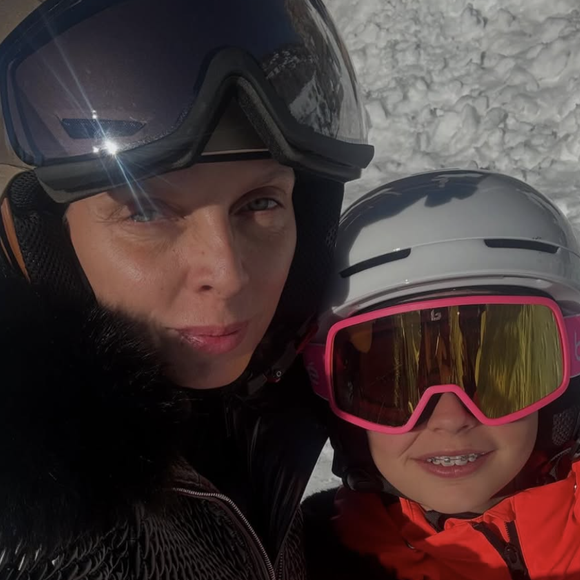 Sylvie Tellier au ski avec sa familles pour les fêtes de fin d'année. Instagram
