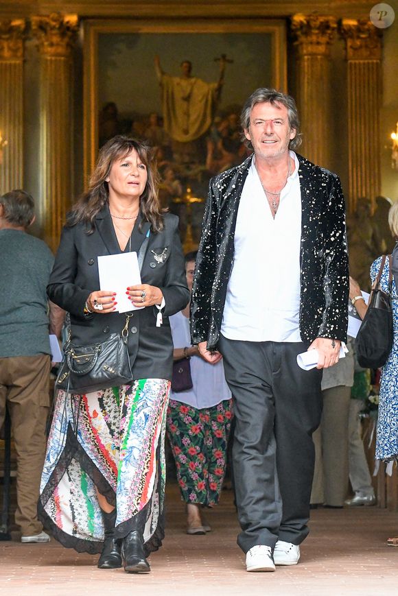 Jean-Luc Reichmann et sa compagne Nathalie Lecoultre au mariage d'Hugues Aufray et de Murielle Mégevand à l’église Saint-Vigor de Marly-Le Roy, France, le 2 septembre 2023. Photo Bestimage