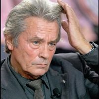 Alain Delon : Un proche de l'acteur se retrouve parmi 55 hommes interpellés dans un vaste démantèlement, il aurait tenté de mettre fin à ses jours