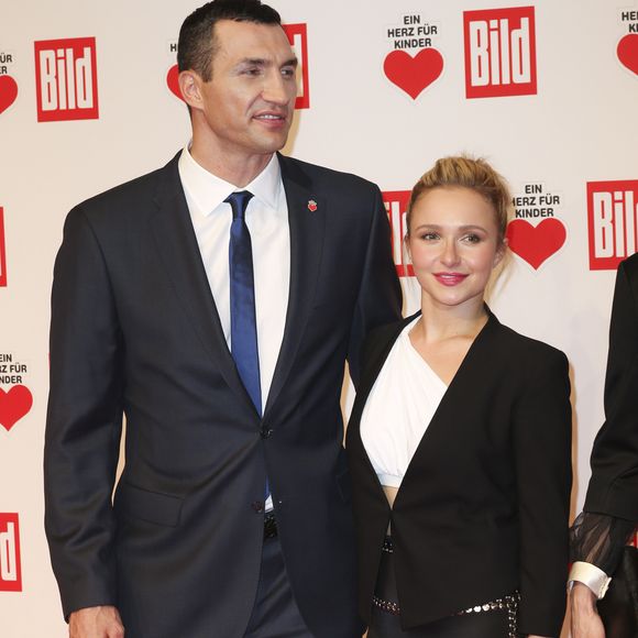 Enfin, le sportif a demandé que leur famille puisse traverser cette période de deuil dans le respect de leur intimité.

Wladimir Klitschko et sa compagne Hayden Panettiere - Soirée "Un coeur pour les enfants" à Berlin le 5 décembre 2015. Action Press / Bestimage