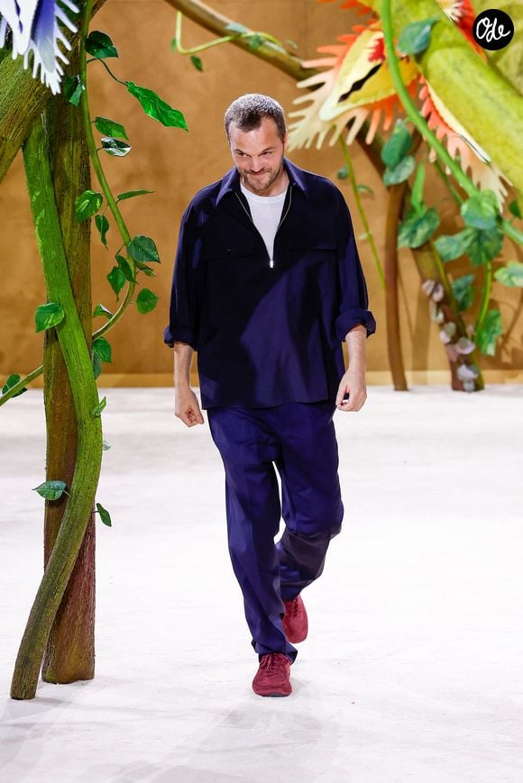 Matthieu Blazy s'est ainsi amusé à brouiller les pistes entre nos rêves d'enfants et la réalité du podium.

Le créateur de mode Matthieu Blazy - Défilé de mode Chanel Collection Haute Couture Automne/Hiver 2026-2027 lors de la Fashion Week de Paris (PFW) au Grand Palais, à Paris, France, le 7 juillet 2026. © Bestimage