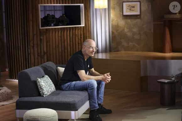 Exclusif - Bernard Werber, sur plateau de la nouvelle émission "Animalement Vôtre" présentée par Bernard Montiel et diffusée le 9 novembre sur France 3, à Paris, France, le 13 octobre 2025. © Jack Tribeca/Bestimage
