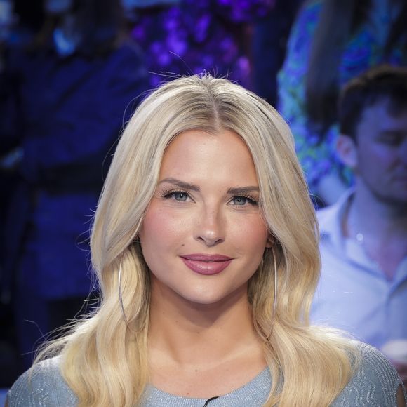Exclusif - Kelly Vedovelli sur le plateau de l’émission « TPMP » présentée par C.Hanouna et diffusée en direct sur C8 le 29 avril 2024, à Paris, France, le 29 avril 2024. © Jack Tribeca / Bestimage