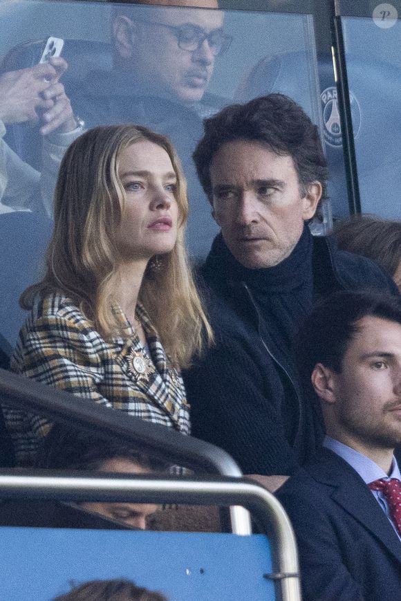 Natalia Vodianova et Antoine Arnault - Célébrités dans les tribunes lors du match retour de la Ligue Des Champions 2024-2025 (LDC) "PSG - Arsenal" (2-1) au Parc des Princes à Paris le 7 mai 2025. © Cyril Moreau/Bestimage