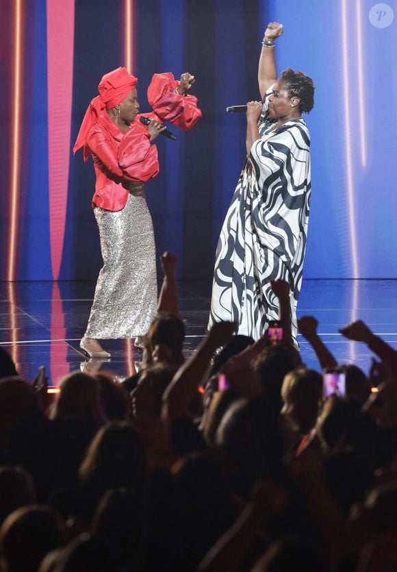 Exclusif - Angelique Kidjo et Claudia Tagbo - Enregistrement du concert "Nos voix pour toutes", au profit de La fondation des femmes, à l'Adidas Arena à Paris, diffusée le 11 décembre sur TMC
© Coadic Guirec-Cyril Moreau / Bestimage