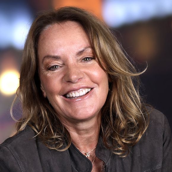 Pour elle, cette maison est plus qu’un logement : elle symbolise la stabilité, la famille et la mémoire de son mari.

Exclusif - Portrait de Cendrine Dominguez lors de l'enregistrement de l'émission "Chez Jordan de Luxe" à Paris. Le 16 septembre 2024
© Cédric Perrin / Bestimage