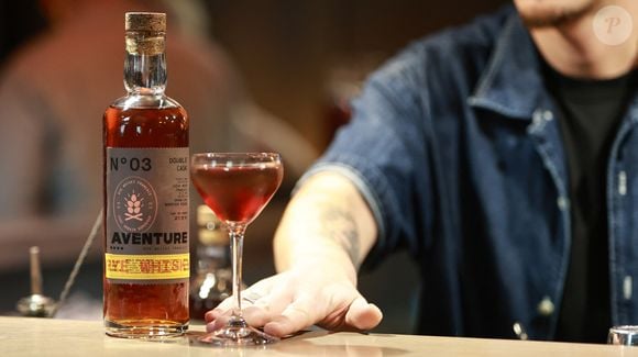 Exclusif - Jean Dujardin et ses trois partenaires, Antoine Gravouil, Olivier Carsoule et Éric Lafon, fondateurs de la distillerie Bordeaux Distilling Co, basée dans le quartier de Bacalan, lancent leur premier whisky, au nom évocateur : Aventure, à Bordeaux, France, le 1er octobre 2025. © Fabien Cottereau/Bestimage