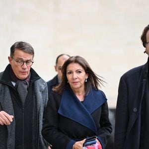 Patrick Bloche, Anne Hidalgo, maire de Paris, et son mari Jean-Marc Germain lors de la cérémonie d'intronisation de Robert Badinter, ancien ministre de la Justice, au Panthéon à Paris, France, le 9 octobre 2025. Photo par Eliot Blondet/ABACAPRESS.COM