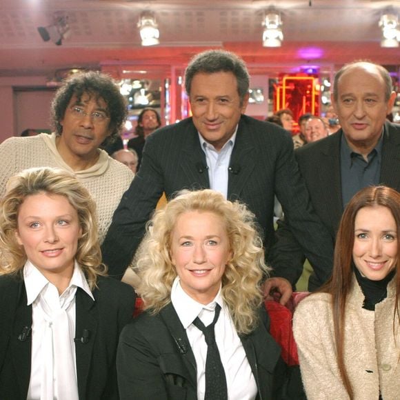 (Premier rang) Marie Adam, Brigitte Fossey et Sylvie Guillem et (deuxième rang), Laurent Voulzy, Michel Drucker et Michel Jonasz assistent à l'émission Vivement Dimanche de Michel Drucker enregistrée au Studio Gabriel à Paris, France le 13 avril 2005. Photo par Jean-Jacques Datchary/ABACA.