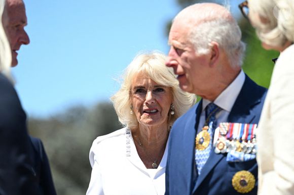 Le roi Charles III et la reine Camilla lors d'une visite au Mémorial australien de la guerre à Canberra, pour commémorer le service et le sacrifice des vétérans des forces de défense australiennes, le deuxième jour de leur visite en Australie et aux Samoa. lundi 21 octobre 2024. Victoria Jones/PA Wire