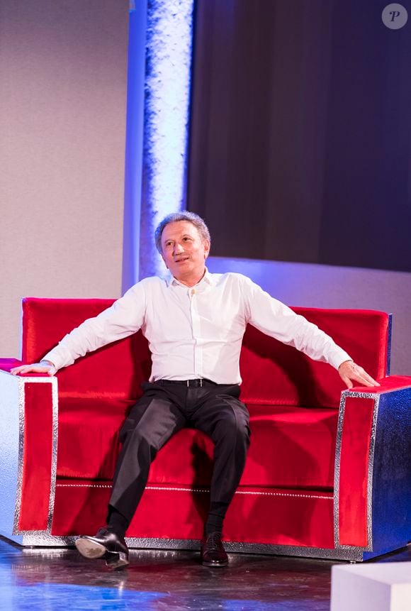 Exclusif - Michel Drucker sur scène pour son one man show "Seul.....avec vous" lors du festival de Ramatuelle le 4 aout 2017.
© Cyril Bruneau / Festival de Ramatuelle / Bestimage