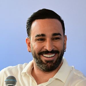 Il a d'ores et déjà une idée très précise du titre qu'il aimerait donner à ce projet audiovisuel : "Adil".
Une conférence sur le thème de la création de nouveaux horizons entre sport et divertissement avec Adil Rami, Sarah Ourahmoune, Allison Pineau et Inès Lagdiri-Nastasi au Loft Akili Mirari - Hôtel Five Seas à Cannes le mardi 19 mai 2026. © Romain Doucelin / Bestimage