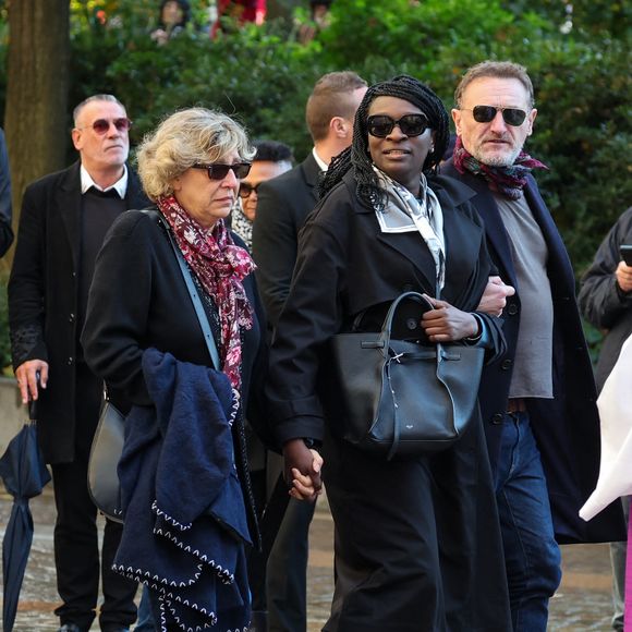 Ramatoulaye Diop, la compagne du défunt, Jean-Paul Rouve - Sortie des Obsèques de Michel Blanc en l'église Saint-Eustache à Paris, le 10 octobre 2024. 
© Moreau / Jacovides / Bestimage