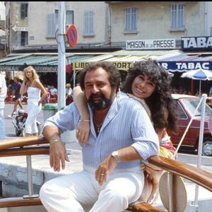 Son dernier post Instagram, daté du 25 mai, montrait son petit chien lui souhaitant une "bonne fête maman", ultime trace d’un lien profond et attendrissant.

Archives - Richard Anthony, Sabine à Saint-Tropez en 1982  DANIEL ANGELI / BESTIMAGE