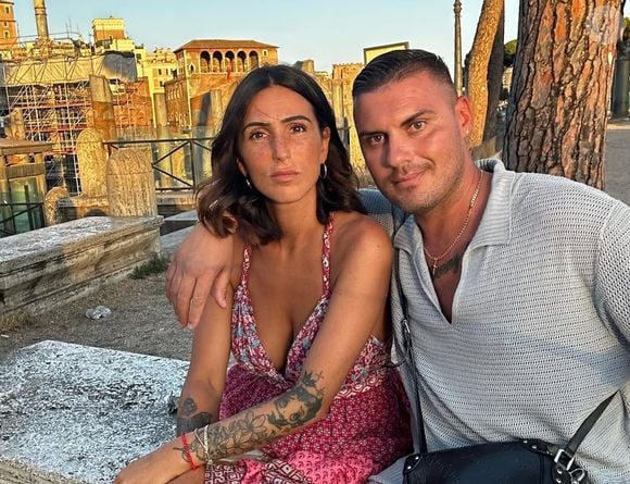 Séparés depuis quelques semaines, Olivier et Tiffanie (Familles Nombreuses) sont les parents de sept enfants : les jumelles Kessy et Maylie, Sonny, Tony, Gina en plus de Jemmy et Giulia

Instagram du couple, Tiffanie et Olivier Esposito en vacances (Familles Nombreuses).