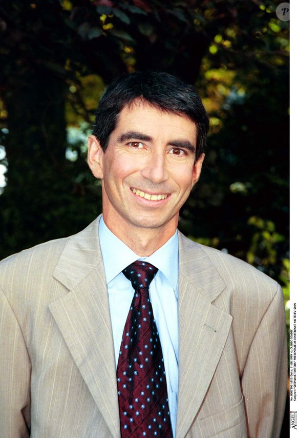 Il s'agit de Stéphane Tortora 

Stephane Tortora" Presentateur Conference M6 Television "Portrait
COADIC GUIREC / BESTIMAGE