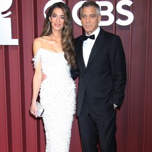 Amal et George Clooney à la soirée Radio City Music Hall lors des Tony Awards 2025 à New York le 8 juin 2025. Crédit photo : Backgrid USA / Bestimage