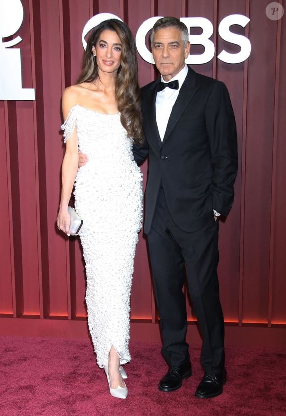 Amal et George Clooney à la soirée Radio City Music Hall lors des Tony Awards 2025 à New York le 8 juin 2025. Crédit photo : Backgrid USA / Bestimage