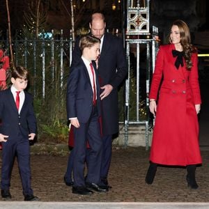 Kate a déclaré à propos de Louis : "Il a gardé le secret pendant, quoi, presque deux semaines maintenant".

La famille royale d'Angleterre assiste à la messe "Together At Christmas Carol" à l'abbaye de Westminster à Londres, Royaume-Uni le 6 Décembre, 2024