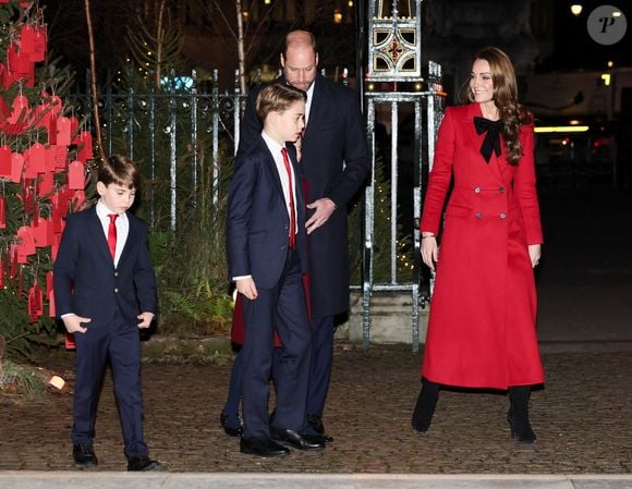 Kate a déclaré à propos de Louis : "Il a gardé le secret pendant, quoi, presque deux semaines maintenant".

La famille royale d'Angleterre assiste à la messe "Together At Christmas Carol" à l'abbaye de Westminster à Londres, Royaume-Uni le 6 Décembre, 2024