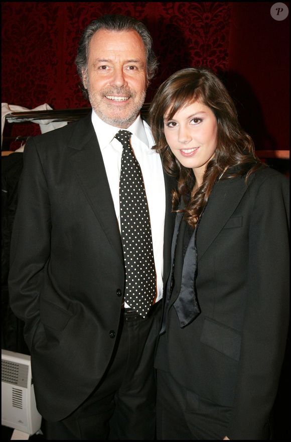 Michel Leeb et sa fille Fanny au Théâtre de Paris pour la soirée La vie en rire le 28 novembre 2005 © Olivier Borde Bestimage