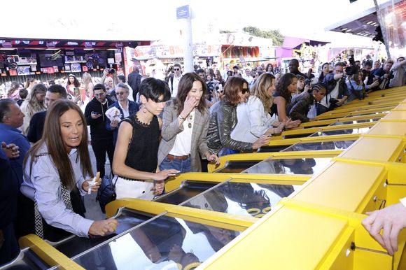 Mareva Galanter, Sophie Thalmann, Nathalie Marquay Pernaut , Ève Gilles (Miss France 2024), Melody Vilbert, Clémence Botino (Miss France 2020) et Indira Ampiot - Inauguration de la Foire du Trône 2025 à Paris le 4 avril 2025. © Cédric Perrin/Bestimage