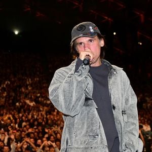 Selon les internautes, le chanteur reprenait seulement des critiques qu'il a pu recevoir sur les réseaux sociaux

Orelsan à la halle Tony Garnier pour la nuit Japanime, animation japonaise lors du Festival Lumière 2025 de Lyon le samedi 18 octobre 2025. © Romain Doucelin/Bestimage
