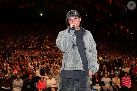 Selon les internautes, le chanteur reprenait seulement des critiques qu'il a pu recevoir sur les réseaux sociaux

Orelsan à la halle Tony Garnier pour la nuit Japanime, animation japonaise lors du Festival Lumière 2025 de Lyon le samedi 18 octobre 2025. © Romain Doucelin/Bestimage