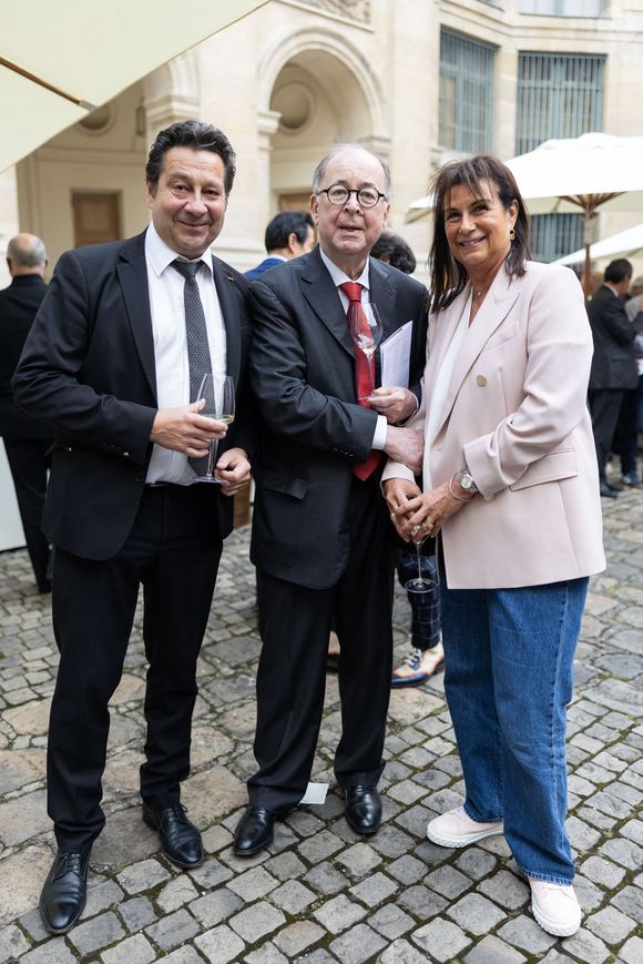 Laurent Gerra - Le chef français multi étoile, Guy Savoy, vient d'être officiellement installé comme membre de l'Académie des Beaux-Arts. 

© Julien Sarkissian/Bestimage