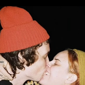 Les amoureux, qui s'étaient fiancés en décembre 2024, ont célébré leur union lors d'une cérémonie intime organisée à Sun Valley, dans l'État de l'Idaho.

Tallulah Willis s'est mariée à son compagnon Justin Acee
