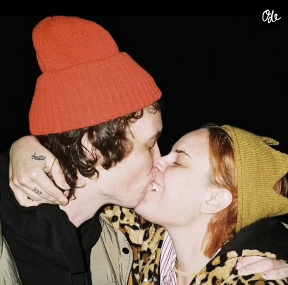 Les amoureux, qui s'étaient fiancés en décembre 2024, ont célébré leur union lors d'une cérémonie intime organisée à Sun Valley, dans l'État de l'Idaho.

Tallulah Willis s'est mariée à son compagnon Justin Acee