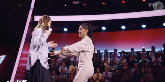 Depuis plusieurs mois déjà, Alice avait repris un suivi psychologique afin de mieux comprendre ce qu’elle traversait.

Alice dans l'émission "The Voice" TF1