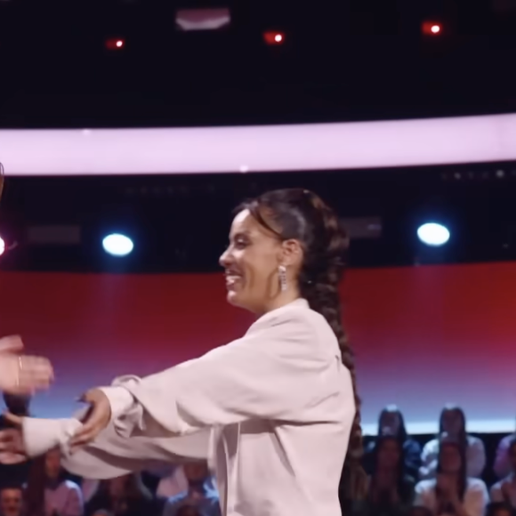 Depuis plusieurs mois déjà, Alice avait repris un suivi psychologique afin de mieux comprendre ce qu’elle traversait.

Alice dans l'émission "The Voice" TF1