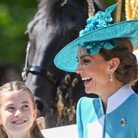 À Trooping the Colour, Kate Middleton et Charlotte assorties en bleu aqua, mère et fille prouvent leur flair pour les tendances
